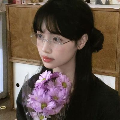 蓝色牛仔裤芬兰小姐